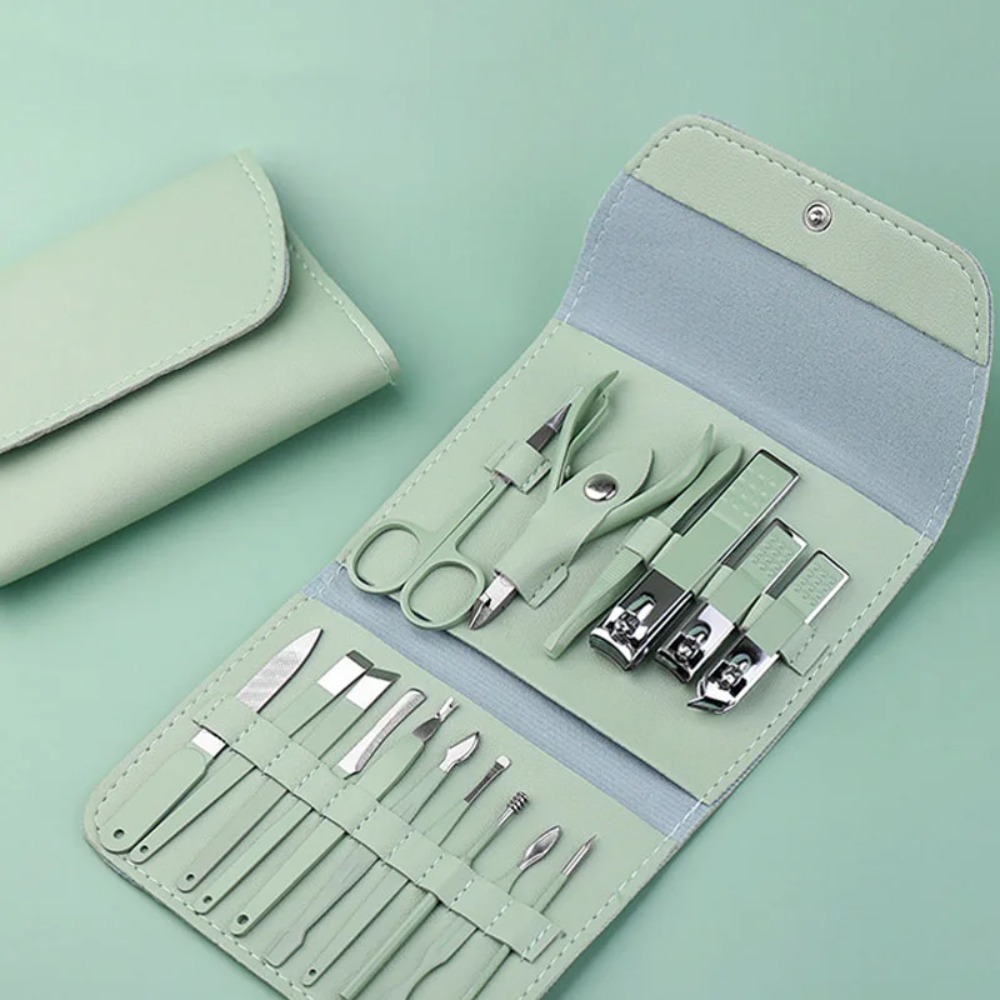 A must-have at home, a 16-piec - Mens Grooming Travel Kit ulasan dan harga